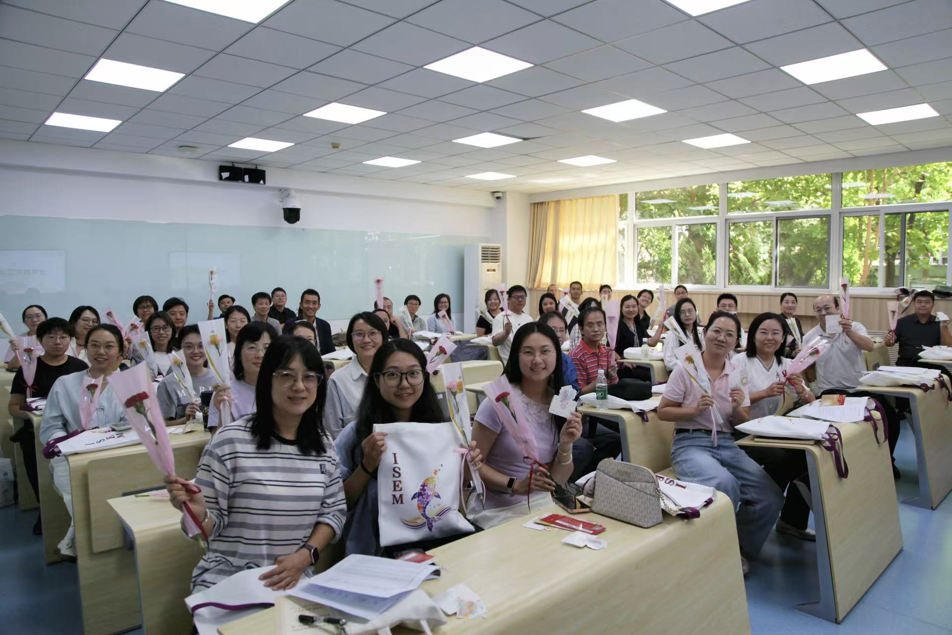合影.jpg 合影.jpg